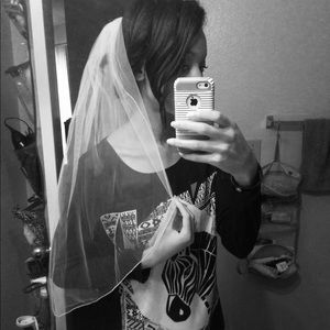 Ivory fingertip length bridal veil